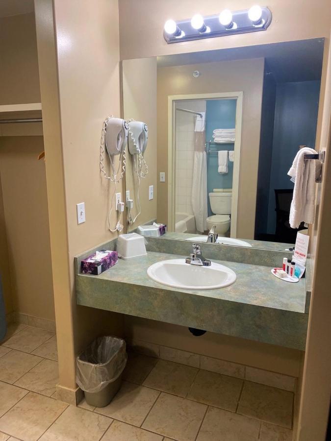 מלון Super 8 By Wyndham Edmonton South מראה חיצוני תמונה
