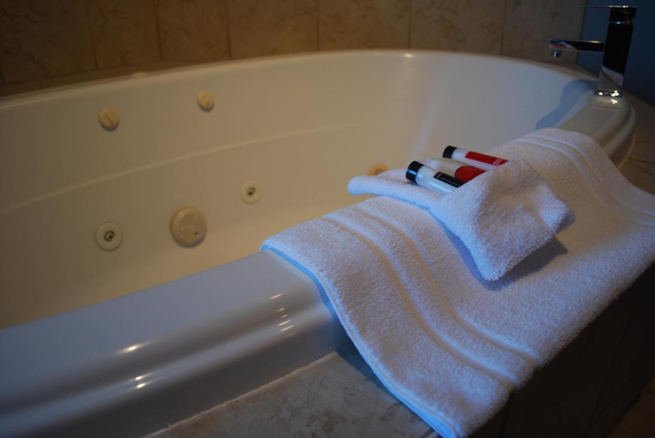 מלון Super 8 By Wyndham Edmonton South מראה חיצוני תמונה