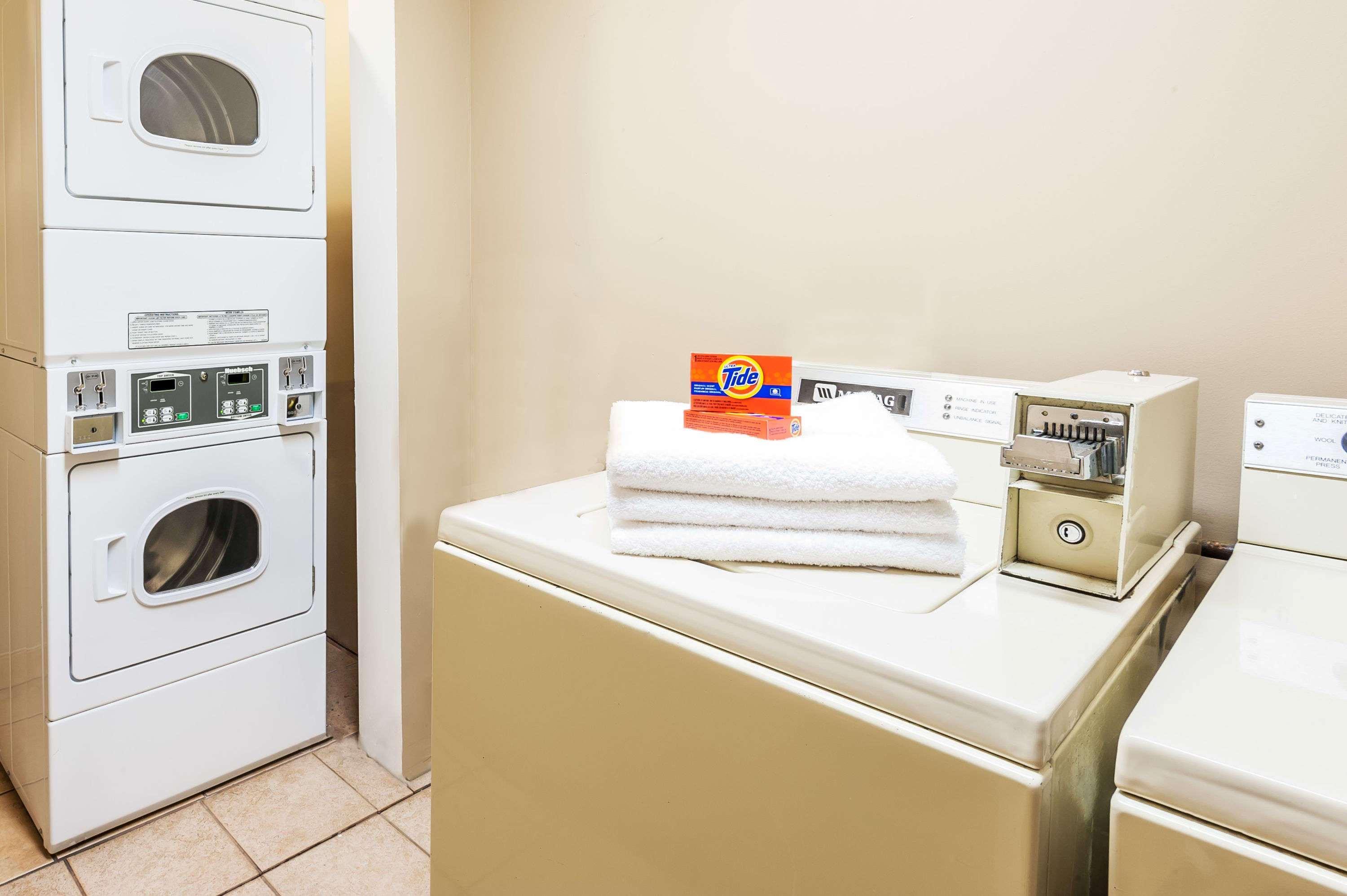 מלון Super 8 By Wyndham Edmonton South מראה חיצוני תמונה